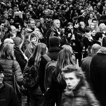 يا صديق في تلك الزحام ستتذكر نفسك