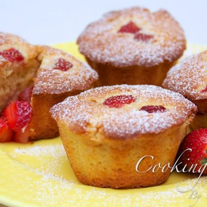 كب كيك بالفراولة