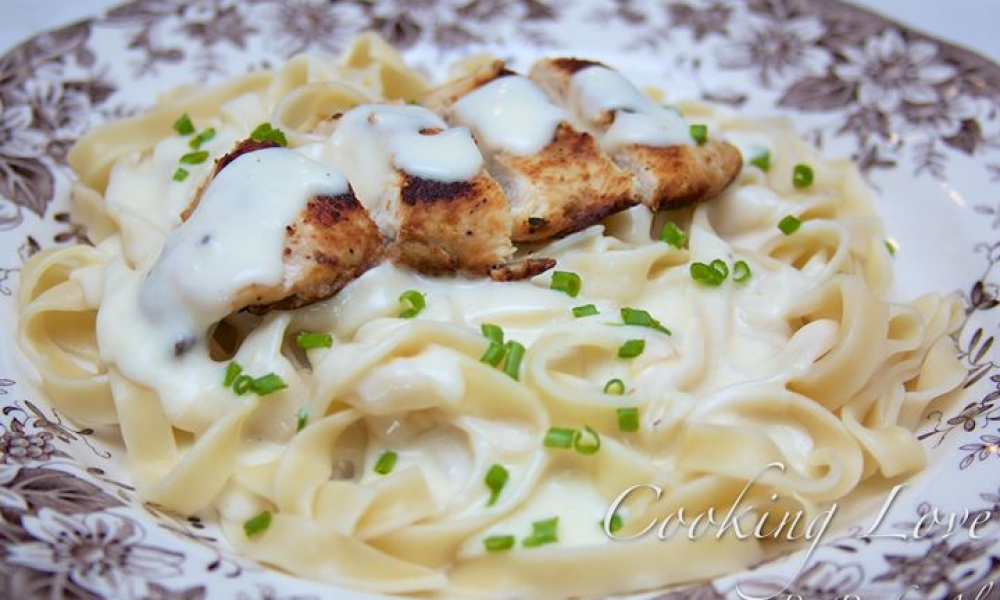 فيتوتشيني الفريدو بالدجاج