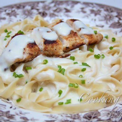 فيتوتشيني الفريدو بالدجاج