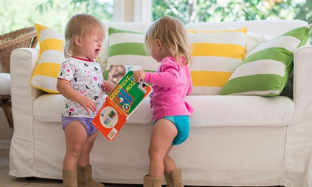 هل يجب أن تجبر طفلك على المشاركة؟