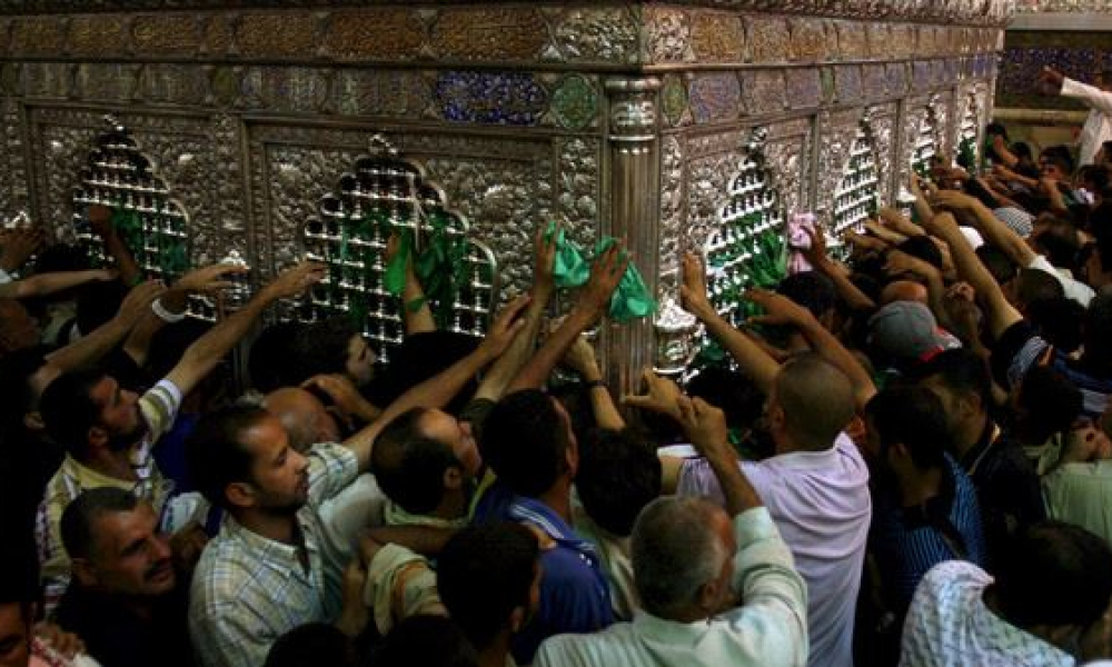 لماذا نُهي عن اتخاذ القبور مساجد؟