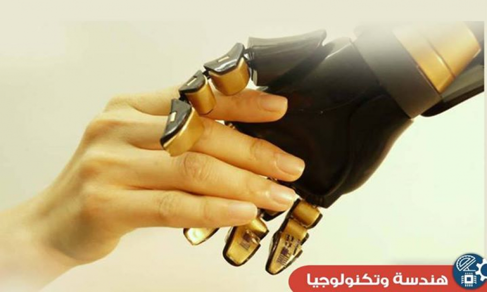 جلد اصطناعي يمنح يداً روبوتية حاسة اللمس!