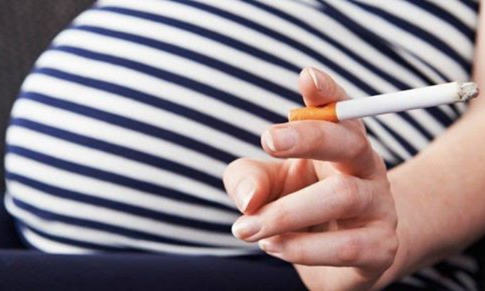 ما الضرر الذي يسببه التدخين أثناء الحمل؟