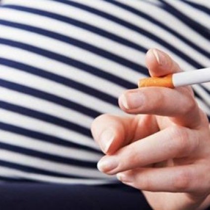 ما الضرر الذي يسببه التدخين أثناء الحمل؟