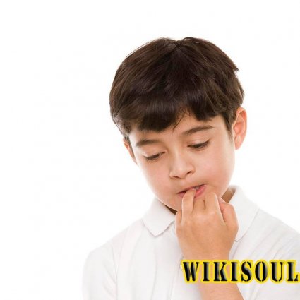 لماذا يعد قضم الأظافر عادة سيئة؟