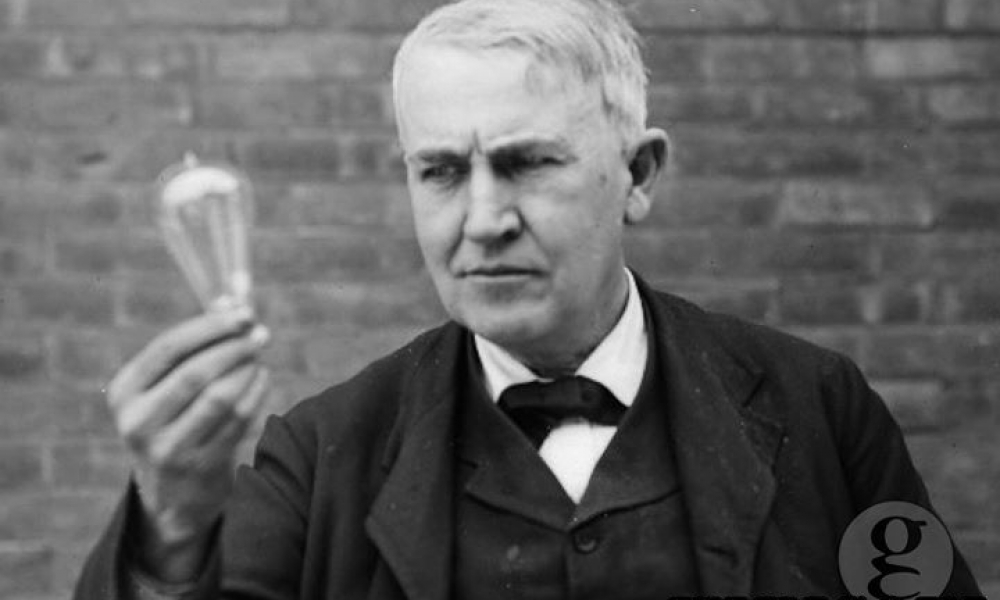 من اخترع المصباح الكهربائي؟